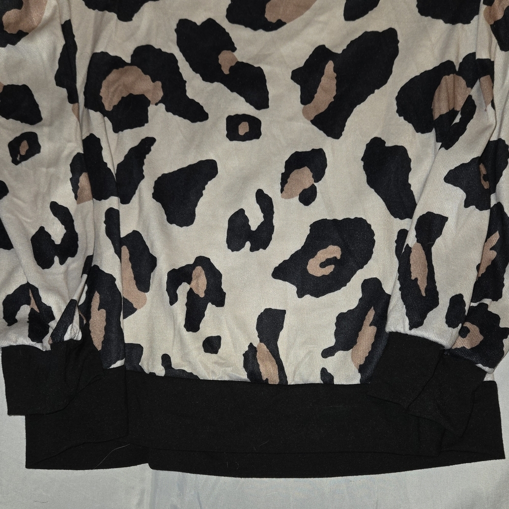 Leopard Print Women's Long Sleeve Crew Neck Top Black Band At Waist And Cuffs - Picture 3 of 4